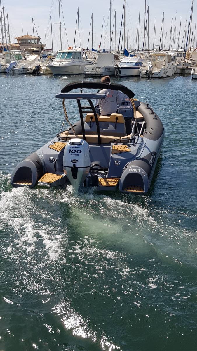 Vente bateau semi rigide occasion Grand Golden Line G580 équipé d'un moteur Honda 100 cv