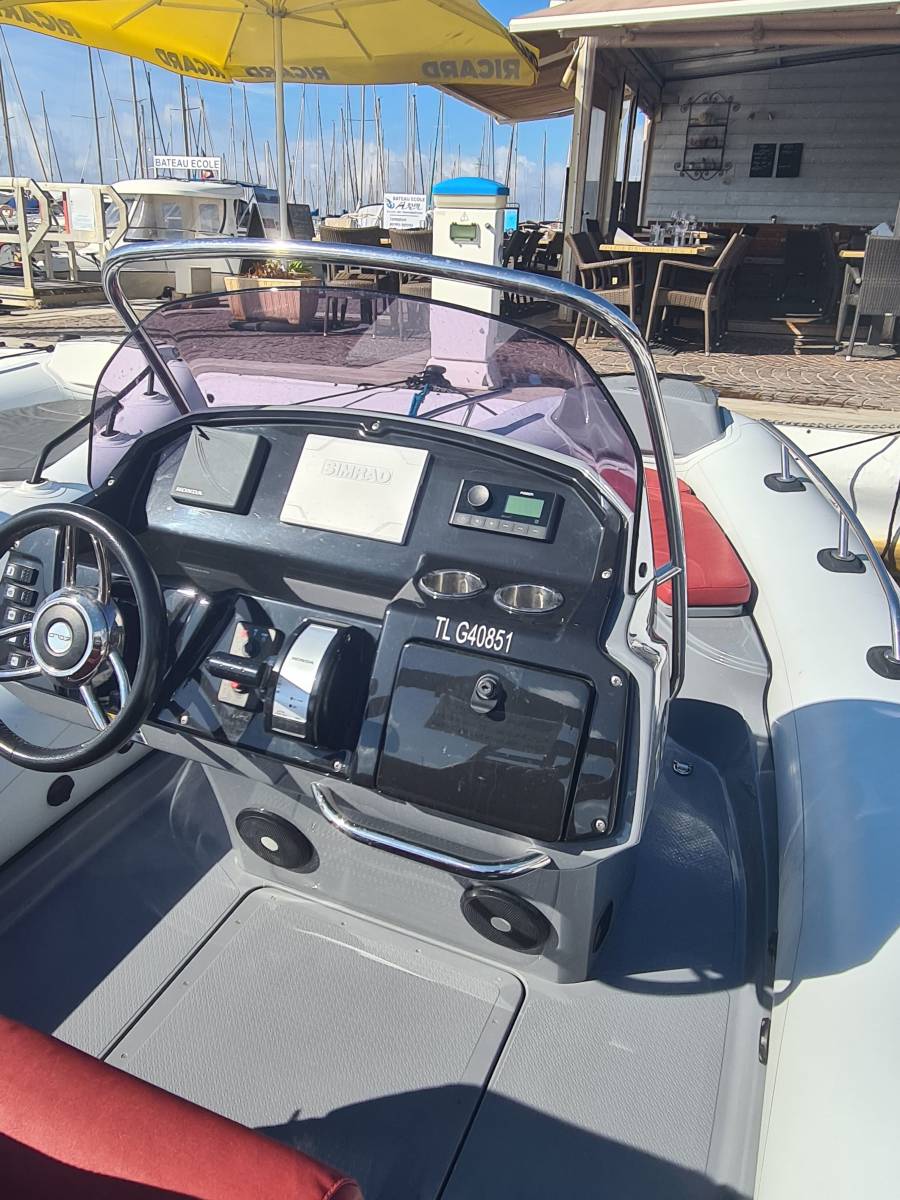 Vente bateau occasion semi rigide Grand Golden line G580 équipé d'un moteur Honda 115 cv à La Londe les Maures dans le Var