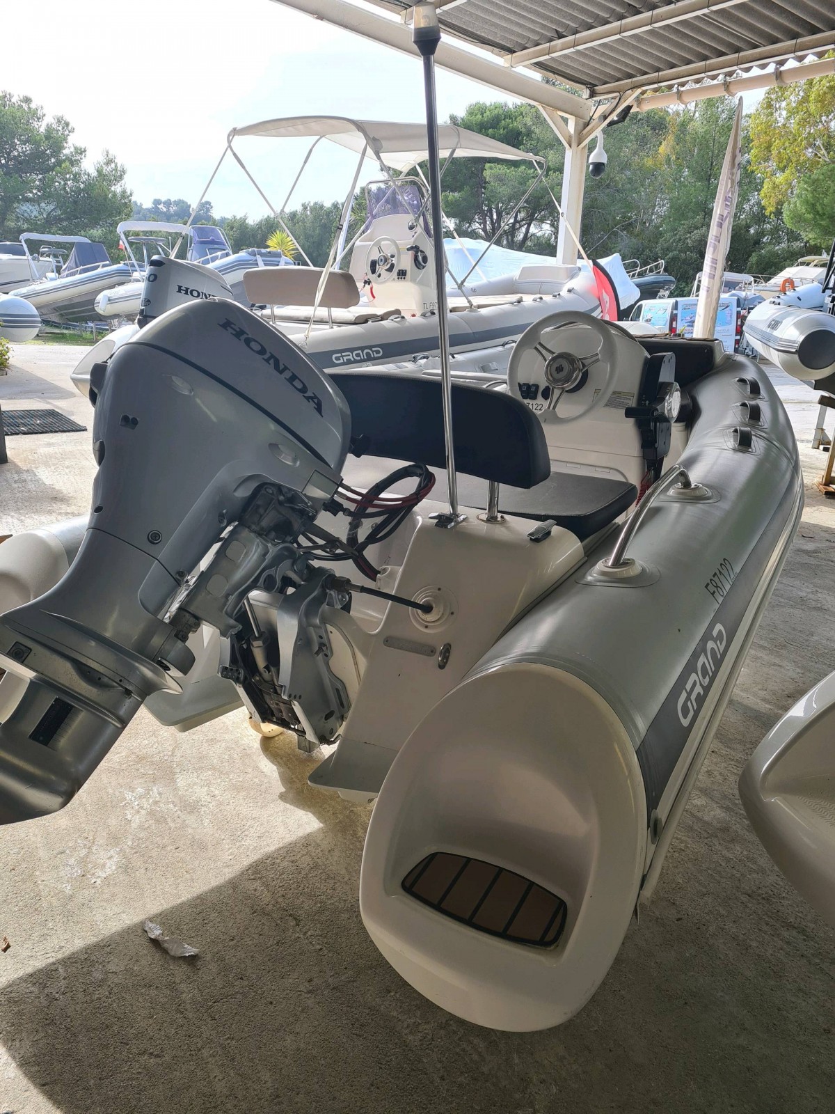 Bateau Semi rigide d'occasion GRAND Golden Line G340 Hypalon équipé d'un moteur Honda BF20 à la Londe les maures dans le var