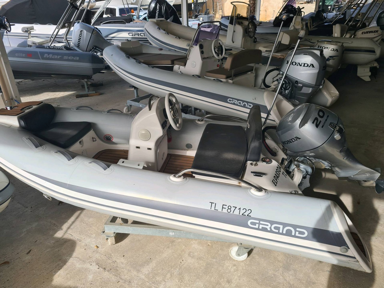 Bateau Semi rigide d'occasion GRAND Golden Line G340 Hypalon équipé d'un moteur Honda BF20 à la Londe les maures dans le var