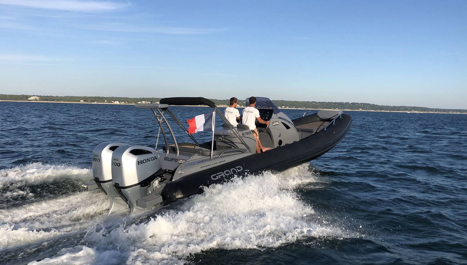 2 moteurs Honda BF200