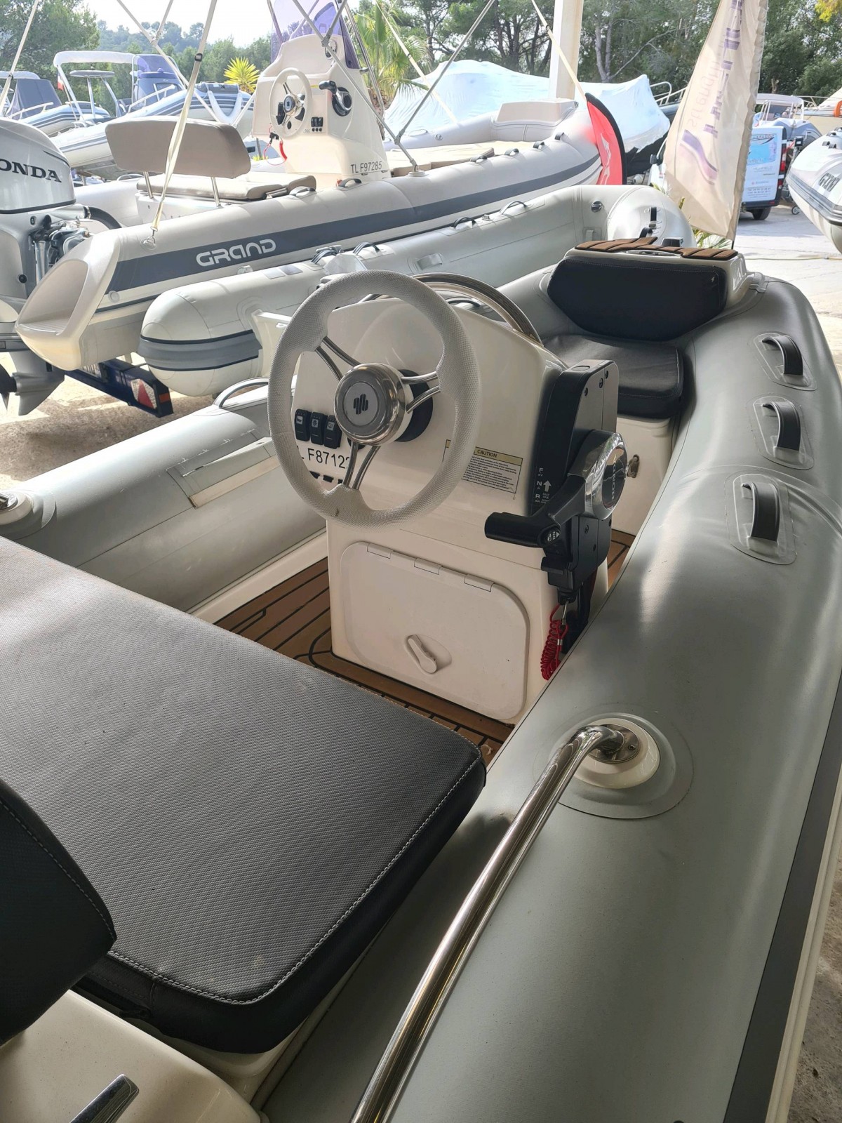 Bateau Semi rigide d'occasion GRAND Golden Line G340 Hypalon équipé d'un moteur Honda BF20 à la Londe les maures dans le var