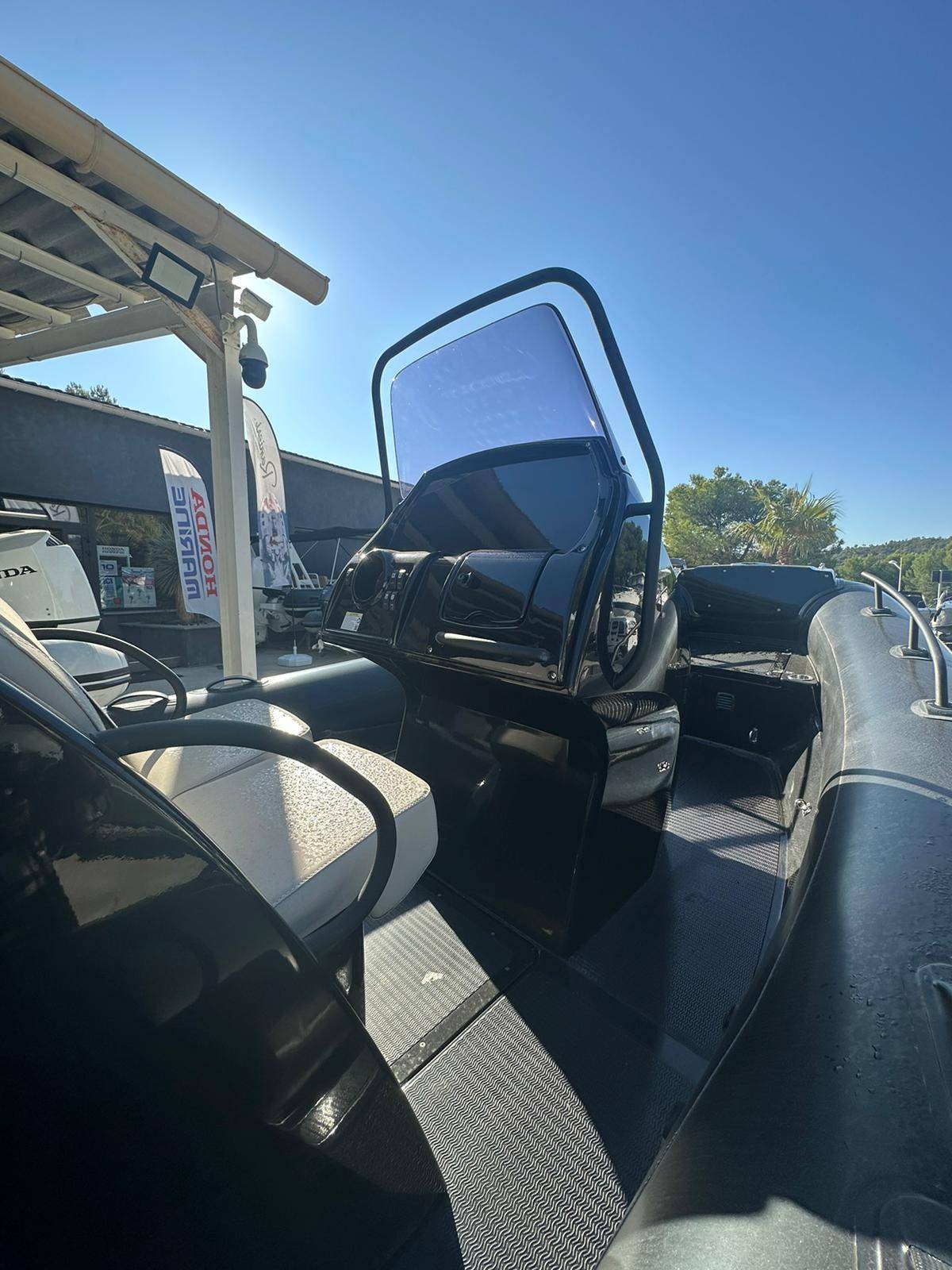 Vente bateau semi rigide neuf Grand Golden line G650 équipé d'un moteur Honda 150 cv