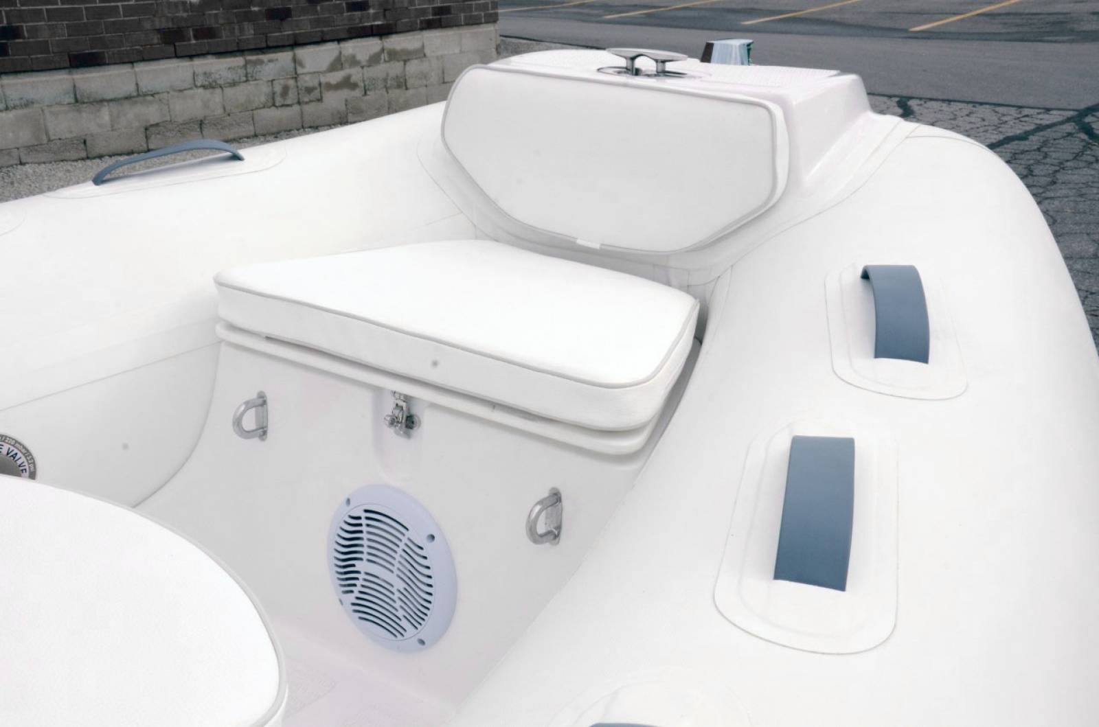 Semi rigide GRAND BOATS Golden Line G380 Hypalon ou PVC, équipé de moteur Honda