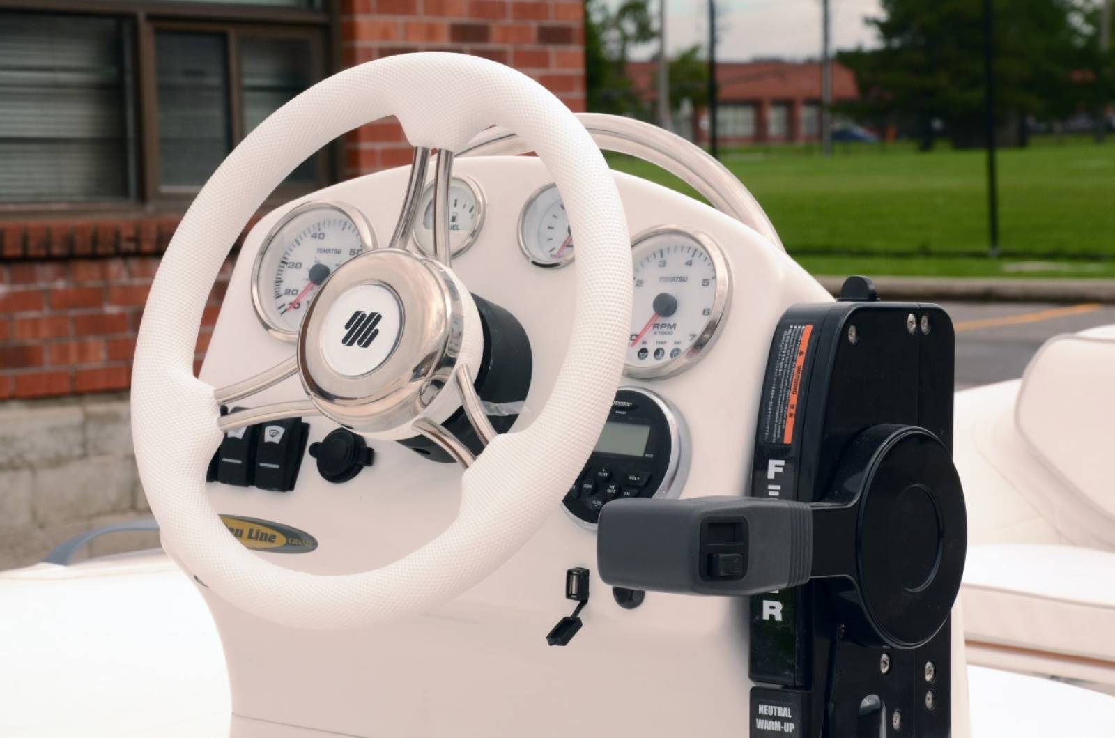 Semi rigide GRAND BOATS Golden Line G380 Hypalon ou PVC, équipé de moteur Honda