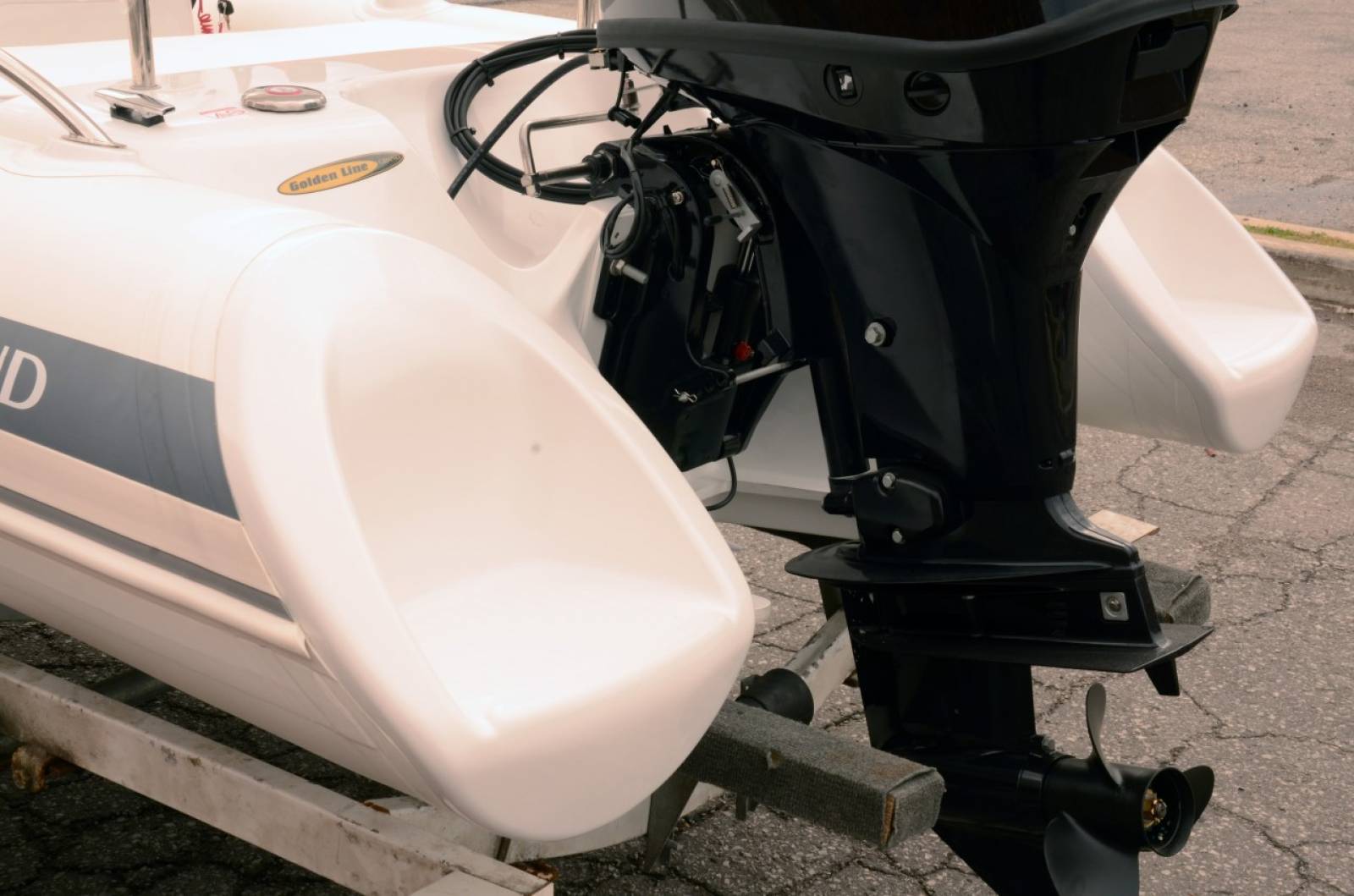 Semi rigide GRAND BOATS Golden Line G380 Hypalon ou PVC, équipé de moteur Honda