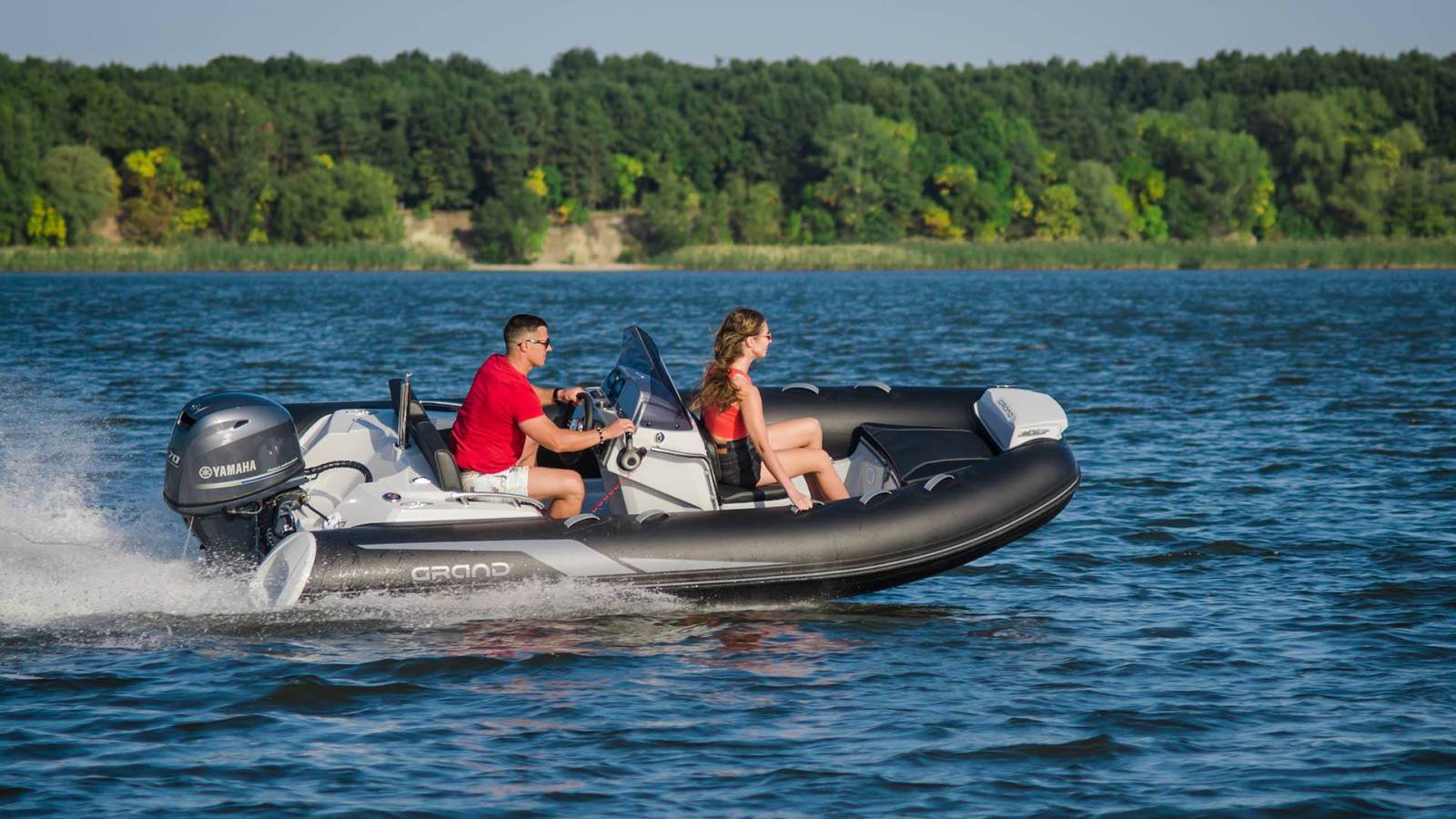 Semi rigide GRAND BOATS Golden Line G420 Hypalon ou PVC, équipé de moteur Honda
