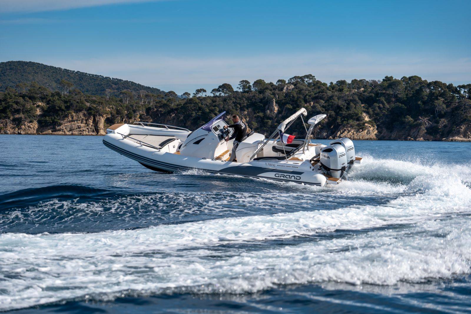 Nouveau semi rigide à Hyères prés de Toulon