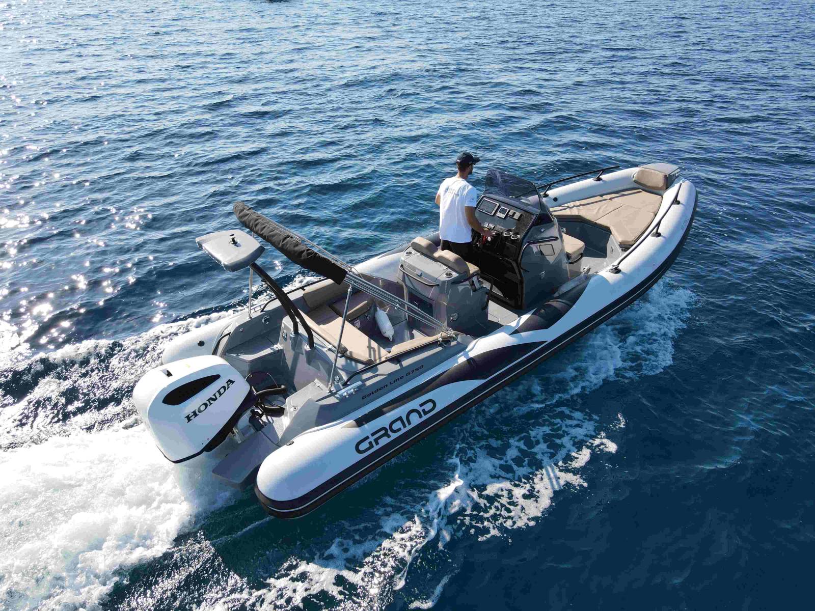 Semi rigide neuf à Marseille