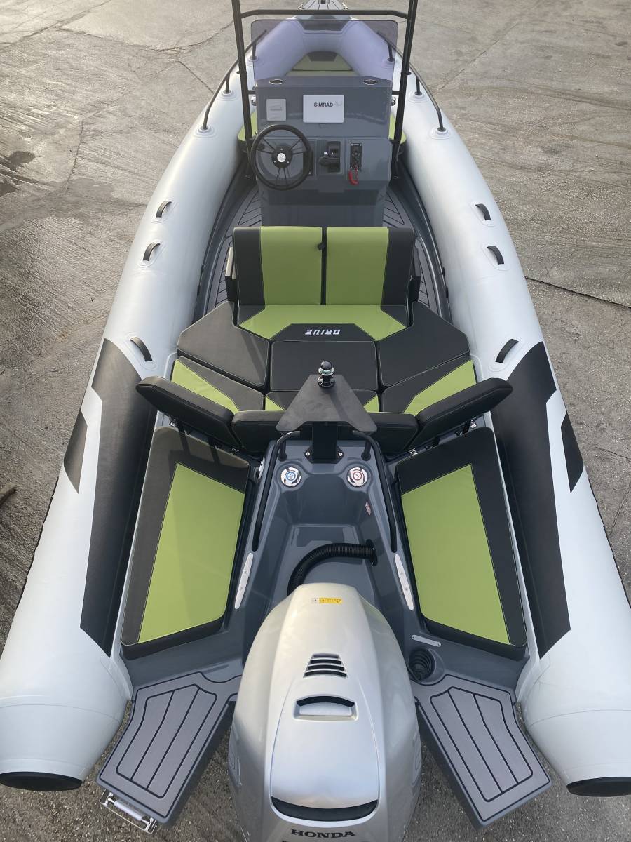 A vendre semi rigide d'occasion Grand Drive D600Lux équipé d'un moteur Honda 150 cv, La Londe les Maures dans le Var