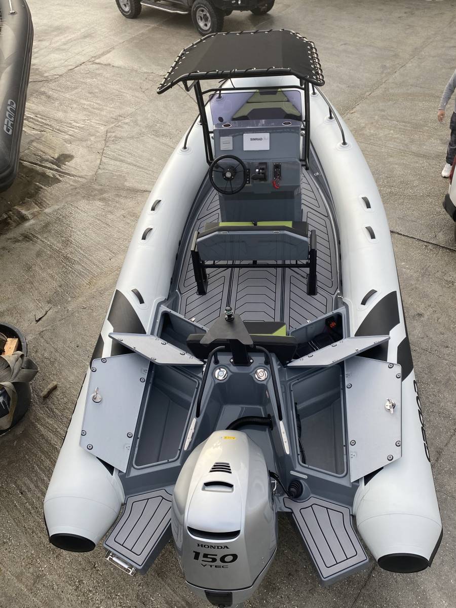A vendre semi rigide d'occasion Grand Drive D600Lux équipé d'un moteur Honda 150 cv, La Londe les Maures dans le Var