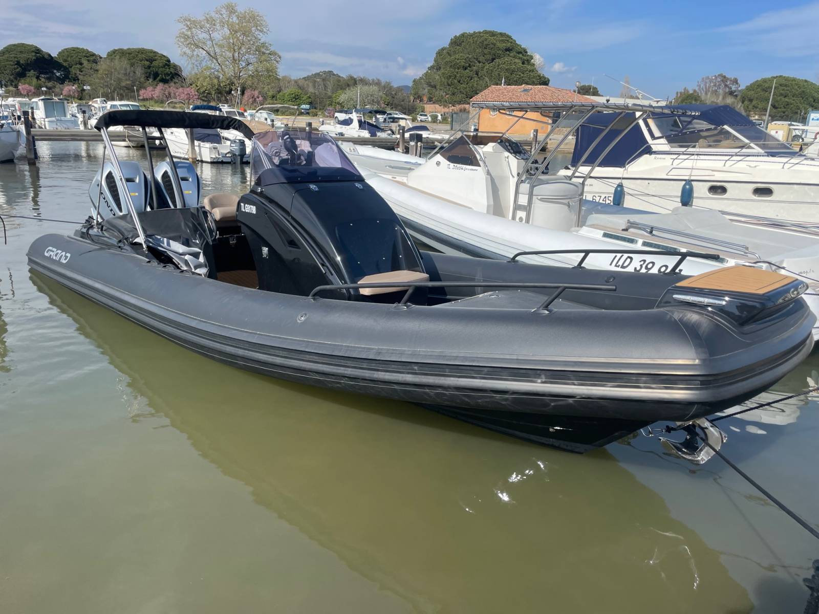 Vente bateau semi rigide occasion Grand Golden line G850 équipé de 2 moteurs Honda 200 CV à La Londe prés de Toulon
