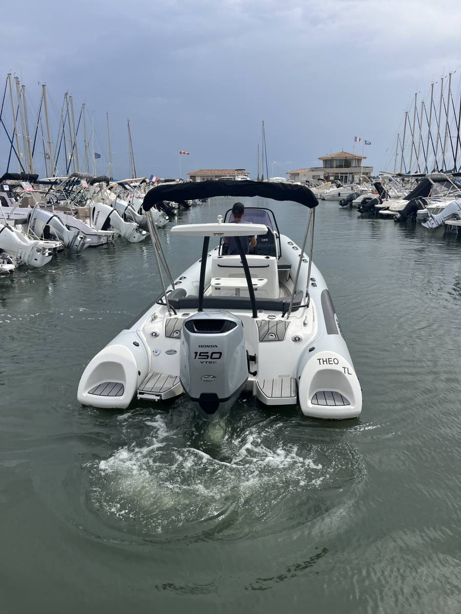 Vente semi rigide occasion Grand Golden Line G650 équipé d'un moteur Honda 150 Cv à La Londe les Maures