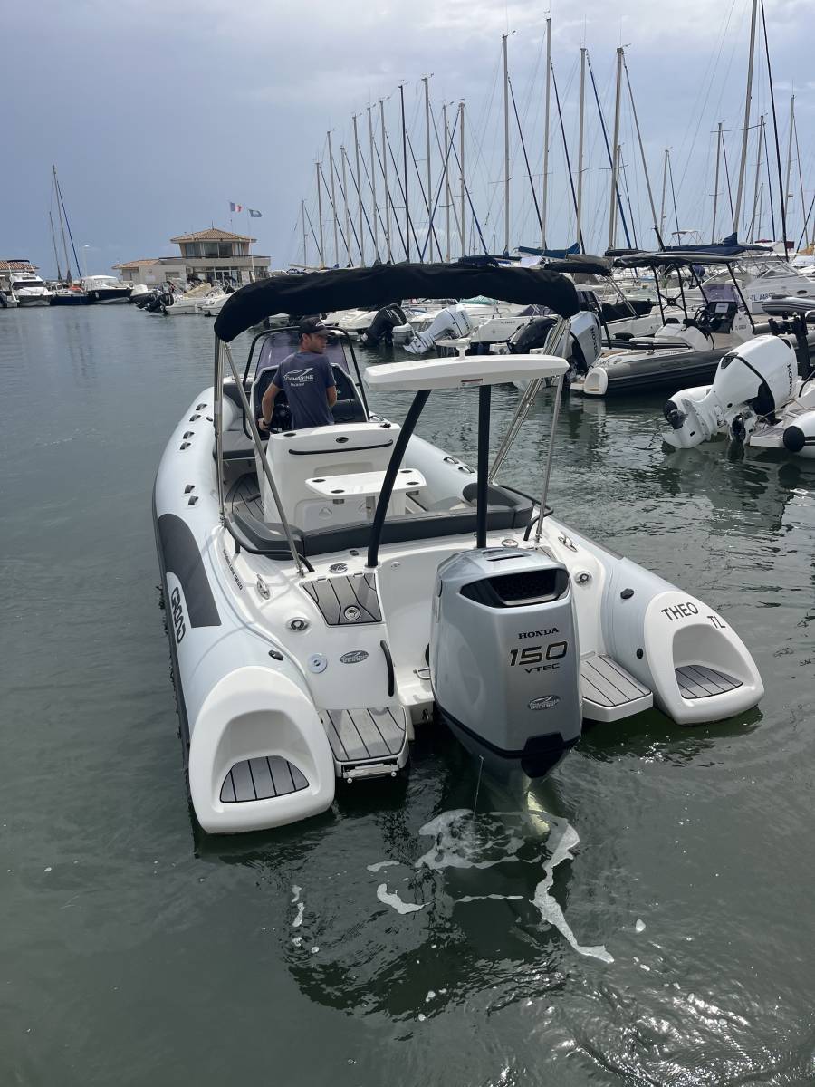 Vente semi rigide occasion Grand Golden Line G650 équipé d'un moteur Honda 150 Cv à La Londe les Maures