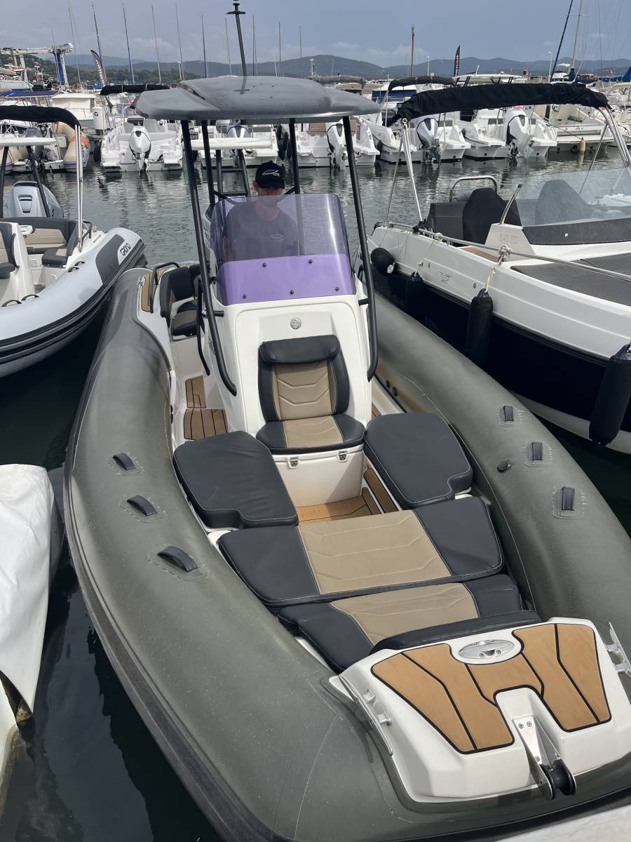 Vente semi rigide occasion Grand Golden Line G680 équipé d'un moteur Honda 200 Cv à La Londe les Maures