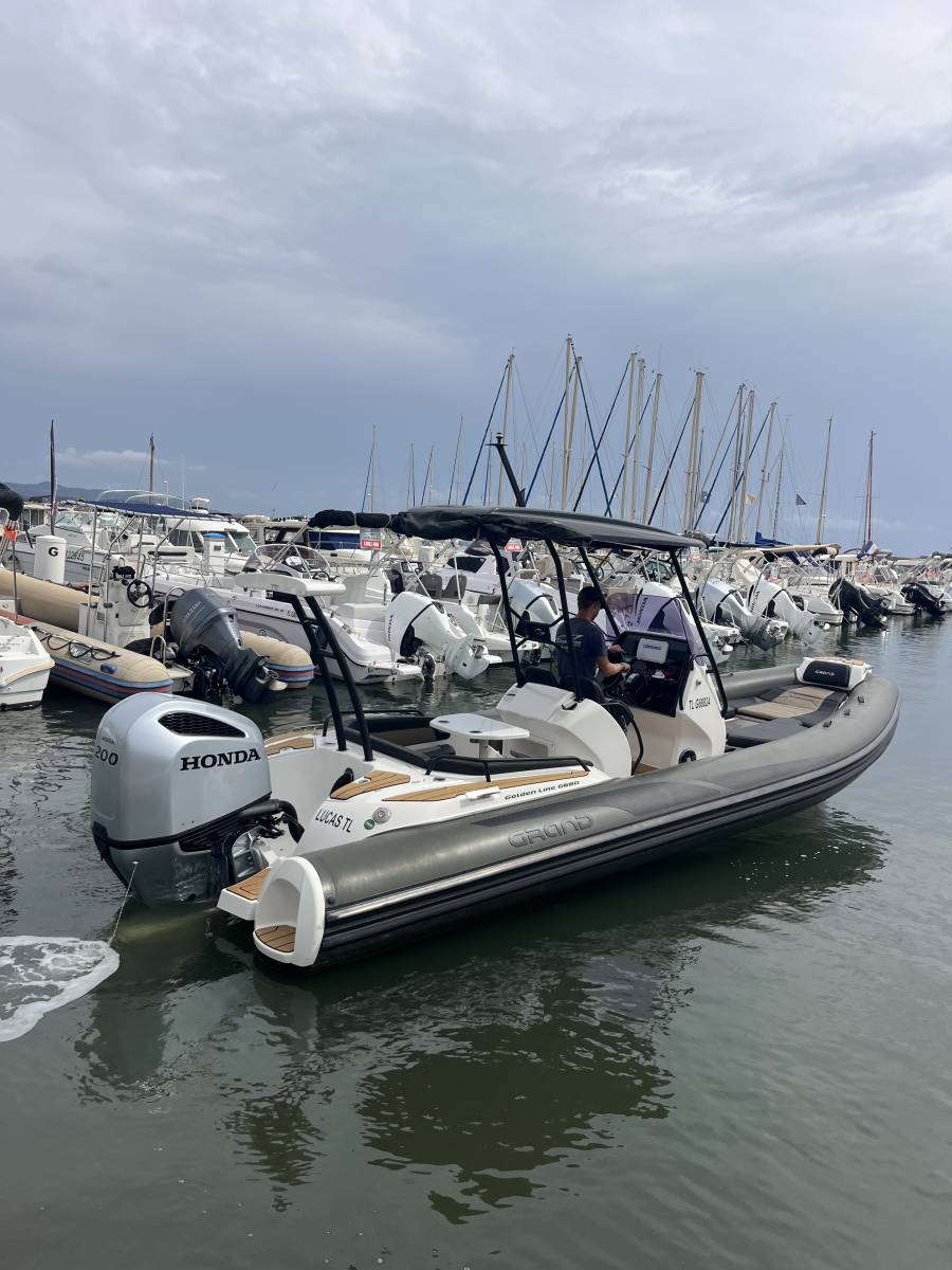 Vente semi rigide occasion Grand Golden Line G680 équipé d'un moteur Honda 200 Cv à La Londe les Maures