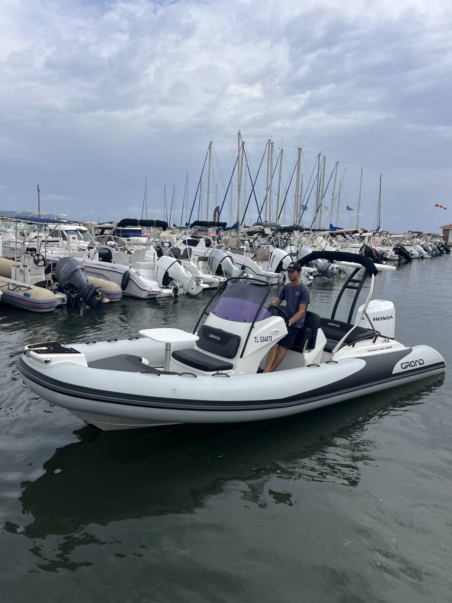 Location semi rigide 5m sur le port de la Londe