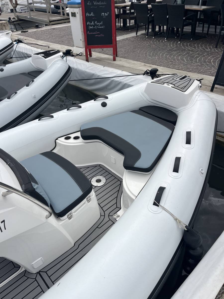 Occasion bateau à moteur à Toulon dans le Var