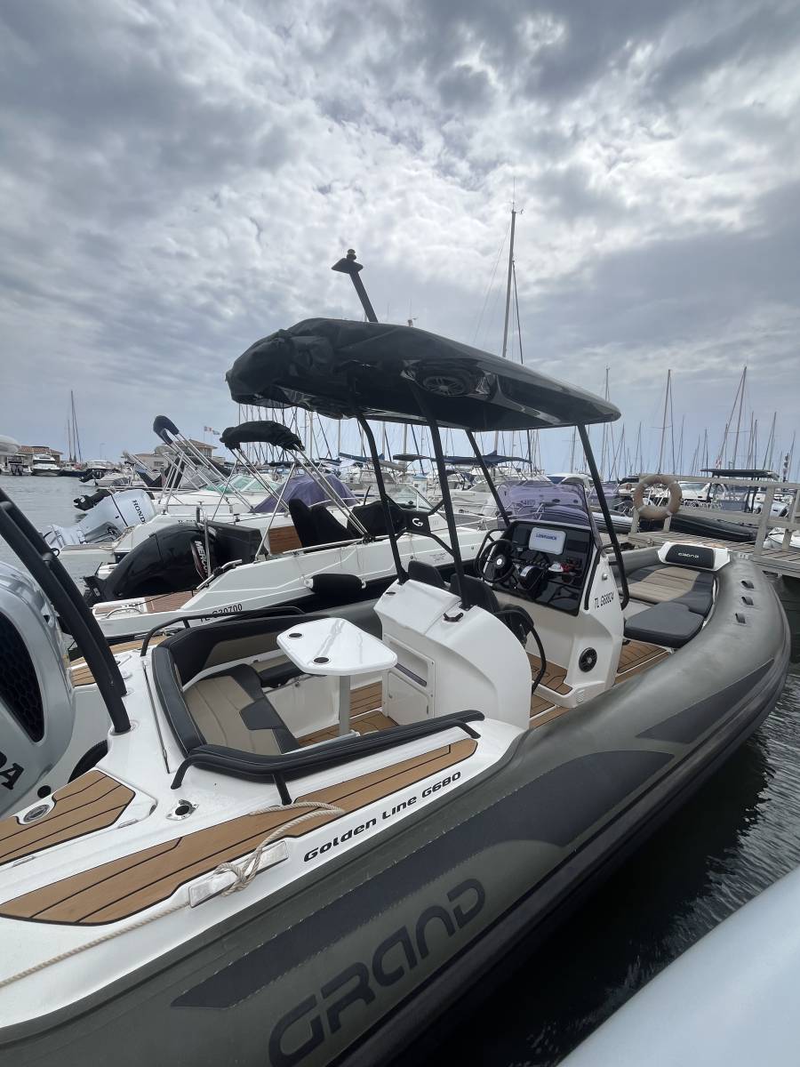 Vente semi rigide occasion Grand Golden Line G680 équipé d'un moteur Honda 200 Cv à La Londe les Maures