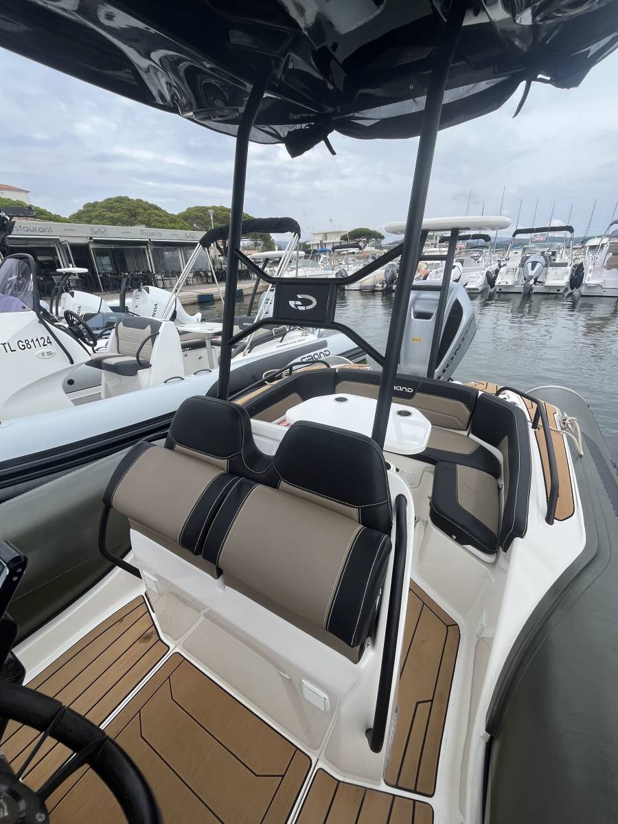 Vente semi rigide occasion Grand Golden Line G680 équipé d'un moteur Honda 200 Cv à La Londe les Maures