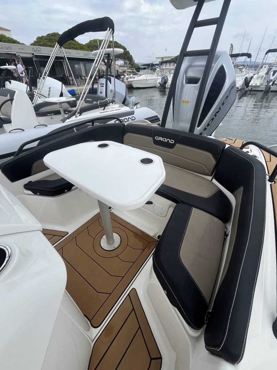Vente semi rigide occasion Grand Golden Line G680 équipé d'un moteur Honda 200 Cv à La Londe les Maures