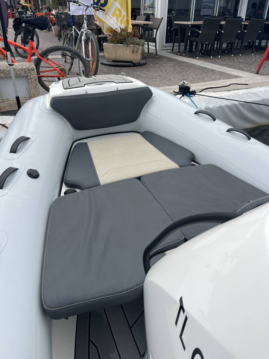 Vente semi rigide occasion Grand Golden Line G650 équipé d'un moteur Honda 150 Cv à La Londe les Maures