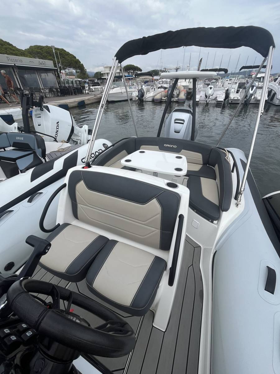Vente semi rigide occasion Grand Golden Line G650 équipé d'un moteur Honda 150 Cv à La Londe les Maures