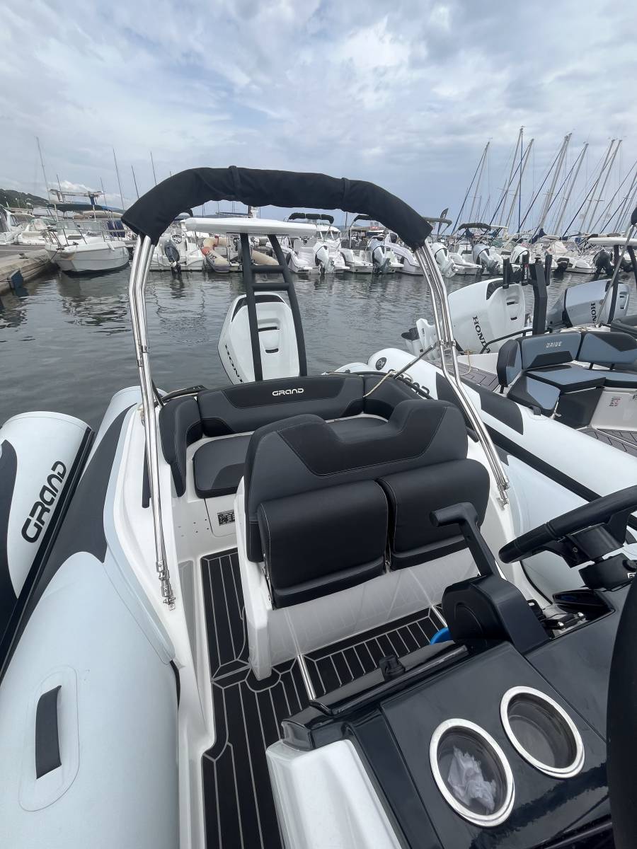 Vente semi rigide occasion Grand Golden Line G580 équipé d'un moteur Honda 115 Cv à La Londe les Maures