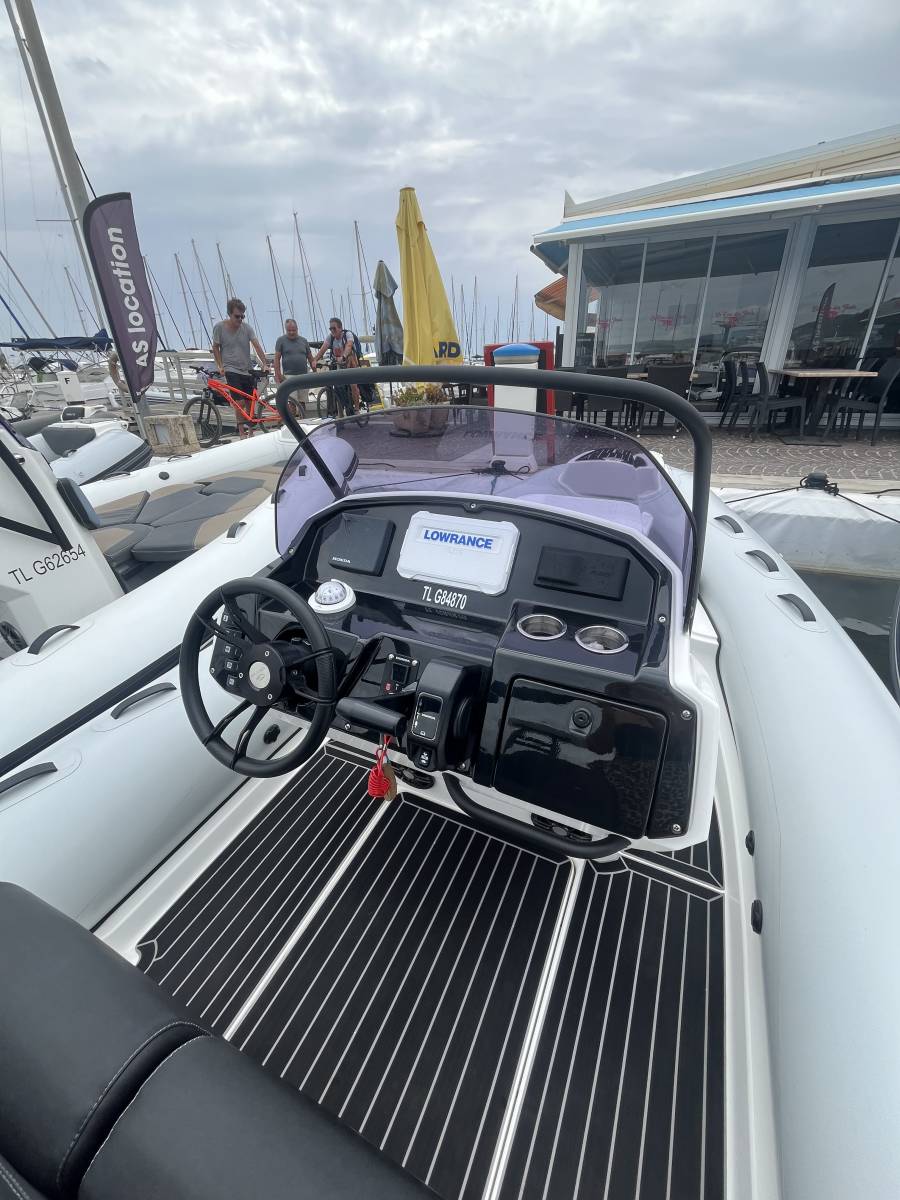 Vente semi rigide occasion Grand Golden Line G580 équipé d'un moteur Honda 115 Cv à La Londe les Maures