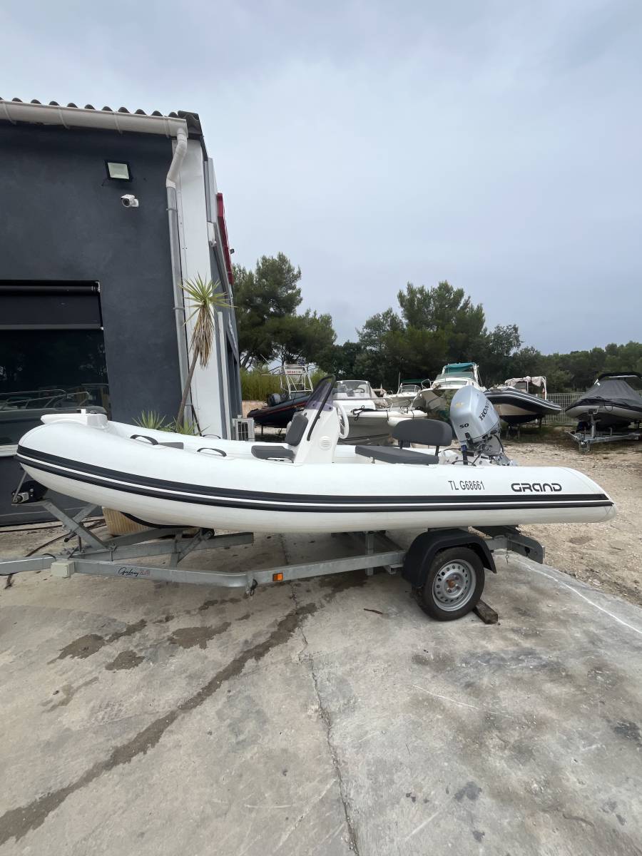 Vente semi rigide occasion Grand Silver Line S420 équipé d'un moteur Honda 50 Cv à La Londe les Maures