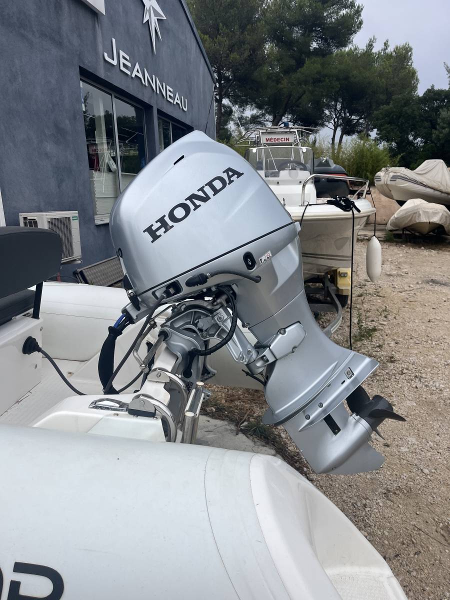 Vente semi rigide occasion Grand Silver Line S420 équipé d'un moteur Honda 50 Cv à La Londe les Maures