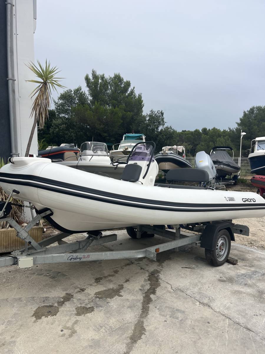 Vente semi rigide occasion Grand Silver Line S420 équipé d'un moteur Honda 50 Cv à La Londe les Maures