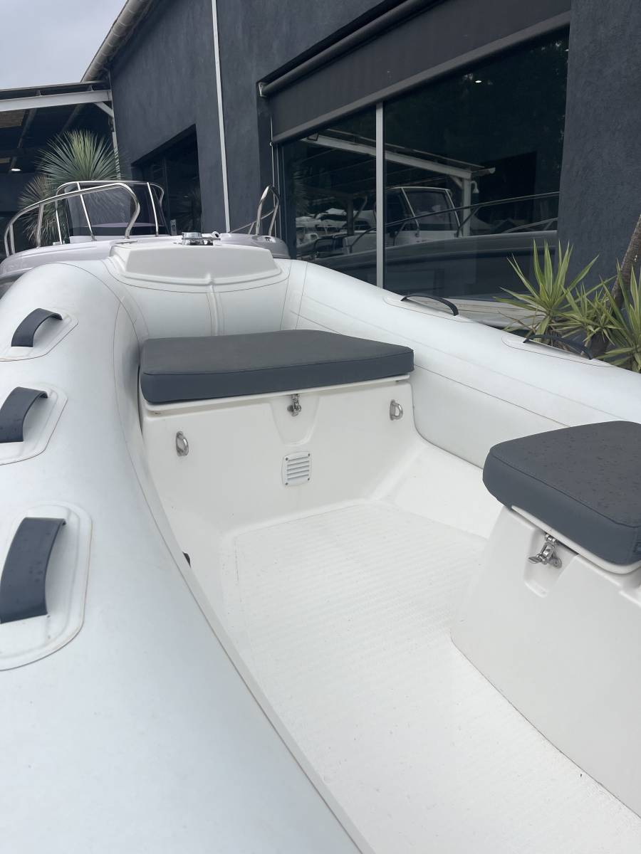 Vente semi rigide occasion Grand Silver Line S420 équipé d'un moteur Honda 50 Cv à La Londe les Maures
