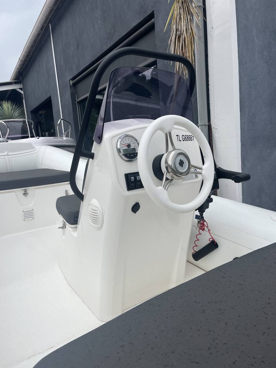 Vente semi rigide occasion Grand Silver Line S420 équipé d'un moteur Honda 50 Cv à La Londe les Maures