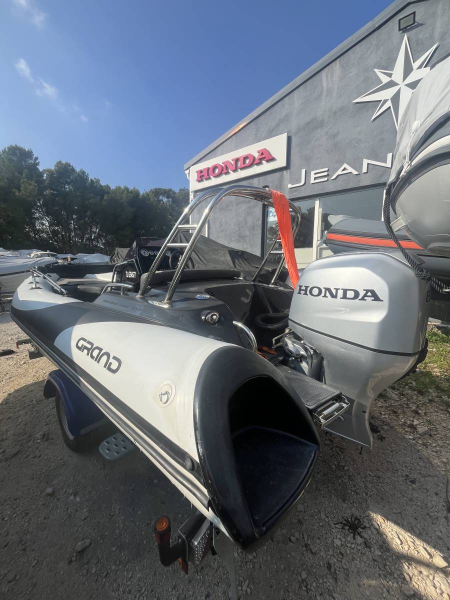 Vente semi rigide occasion Grand Golden Line G500 équipé d'un moteur Honda 80 Cv à La Londe les Maures