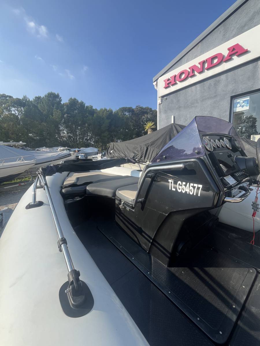 Vente semi rigide occasion Grand Golden Line G500 équipé d'un moteur Honda 80 Cv à La Londe les Maures