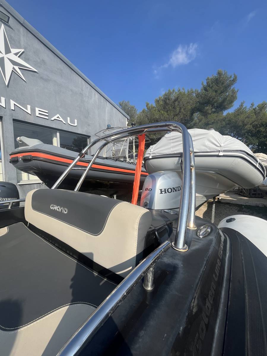 Bateau à moteur 6.00m à Ouistreham