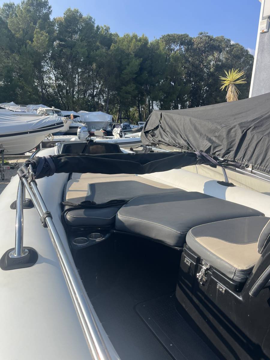 Vente semi rigide occasion Grand Golden Line G500 équipé d'un moteur Honda 80 Cv à La Londe les Maures
