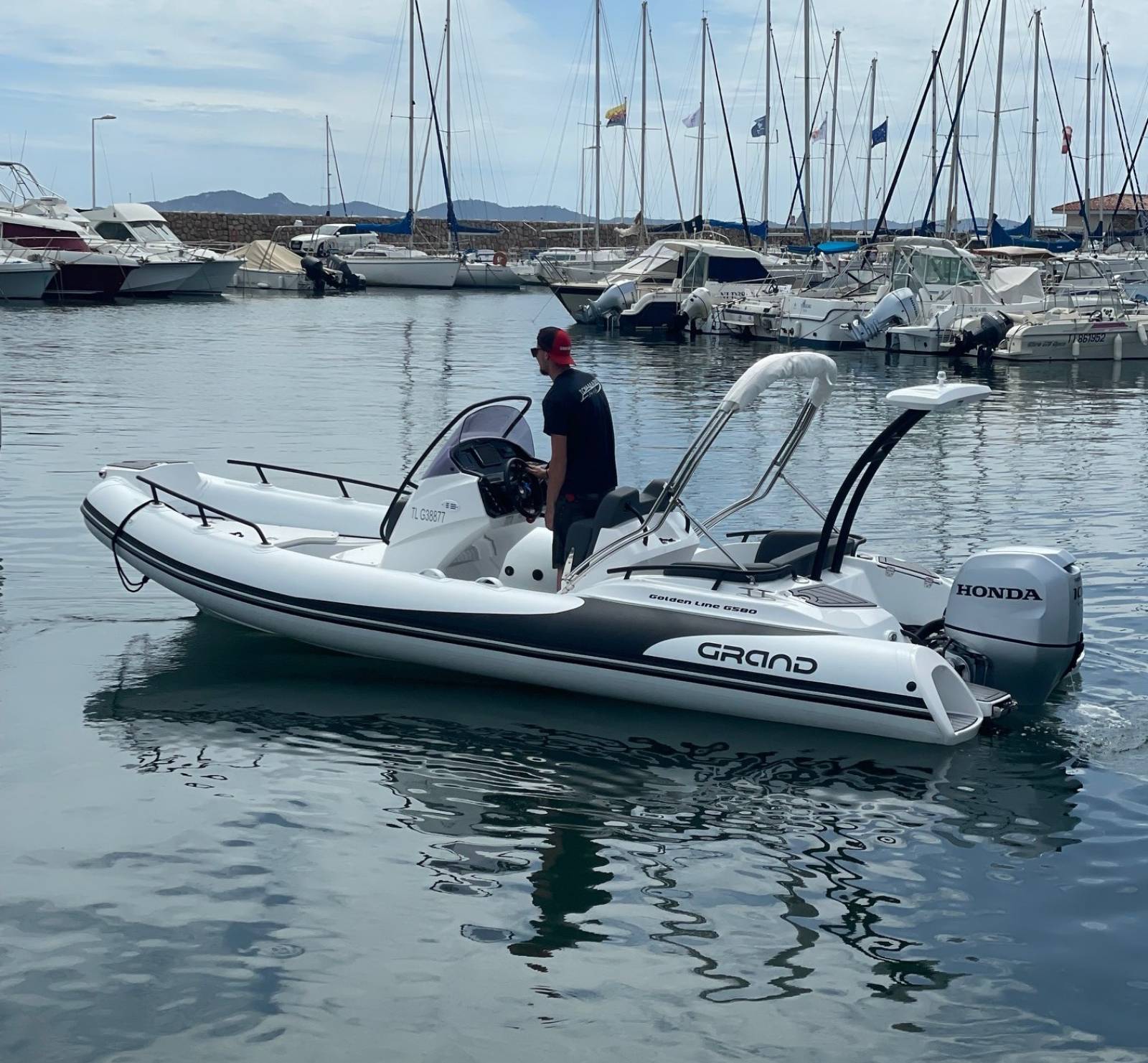 Semi rigide occasion 5.80 m à toulon prés de Hyères