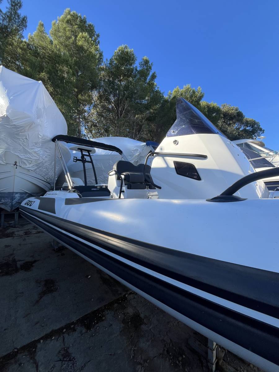 Vente semi rigide occasion Grand Golden Line G750 équipé d'un moteur Honda 250 Cv à La Londe les Maures