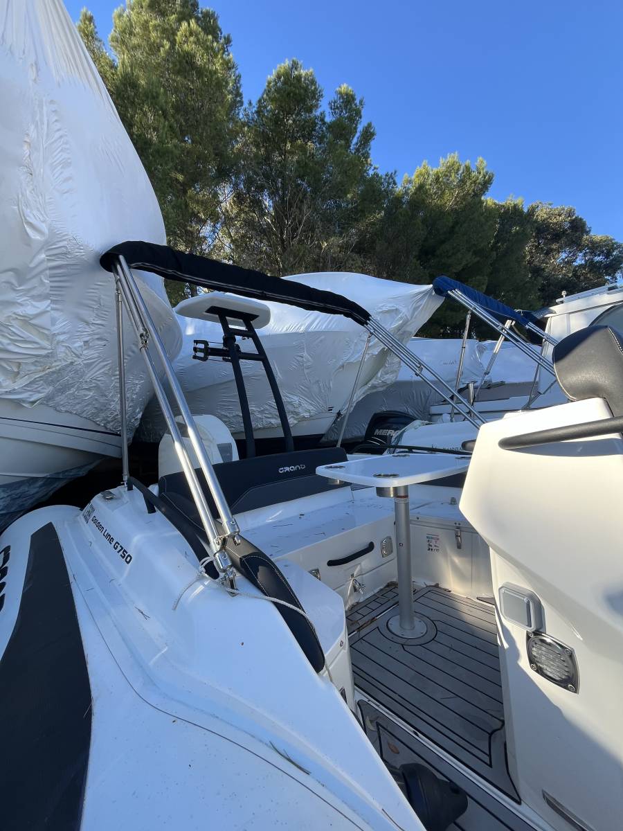 Vente semi rigide occasion Grand Golden Line G750 équipé d'un moteur Honda 250 Cv à La Londe les Maures