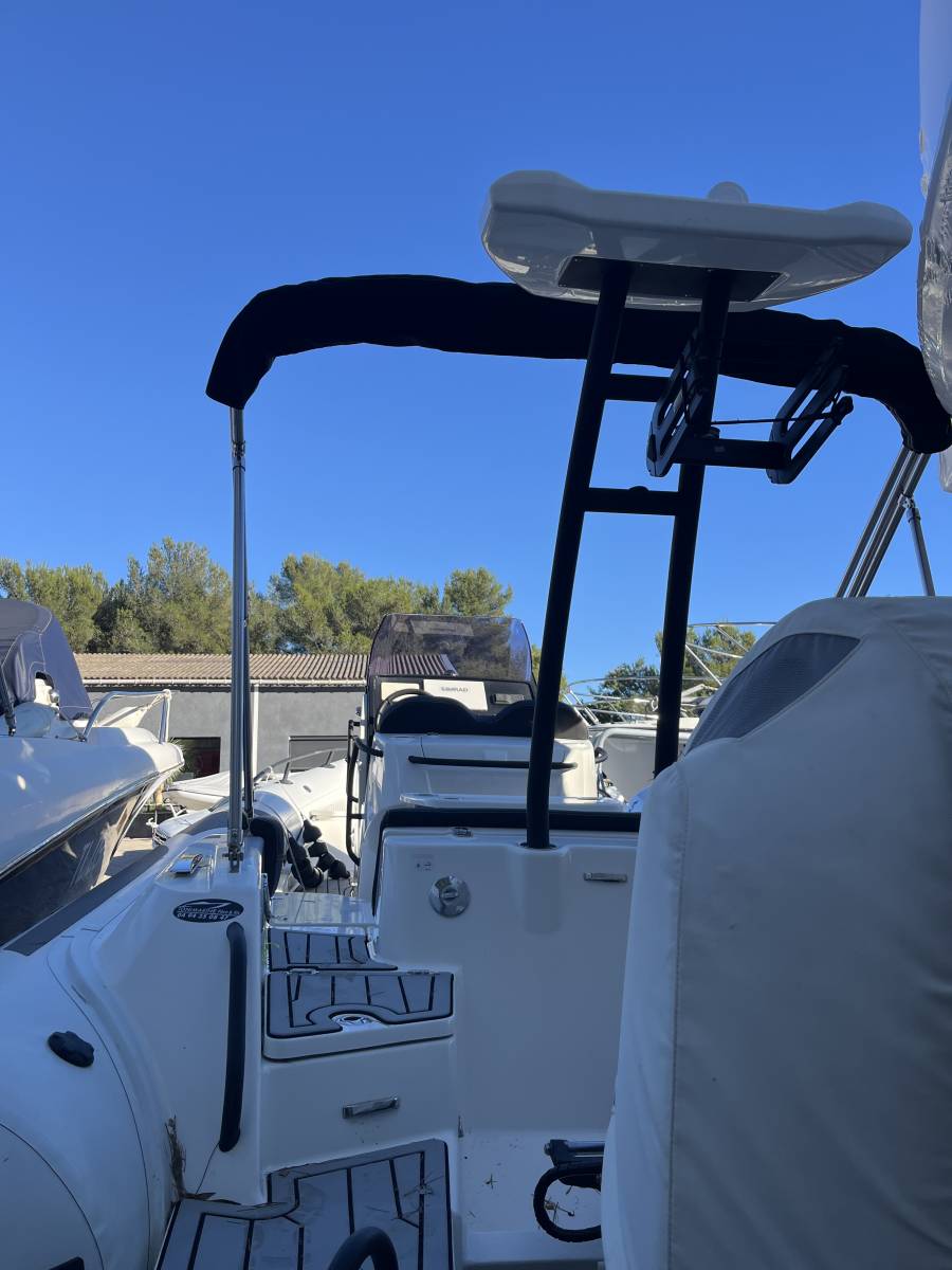 Vente semi rigide occasion Grand Golden Line G750 équipé d'un moteur Honda 250 Cv à La Londe les Maures