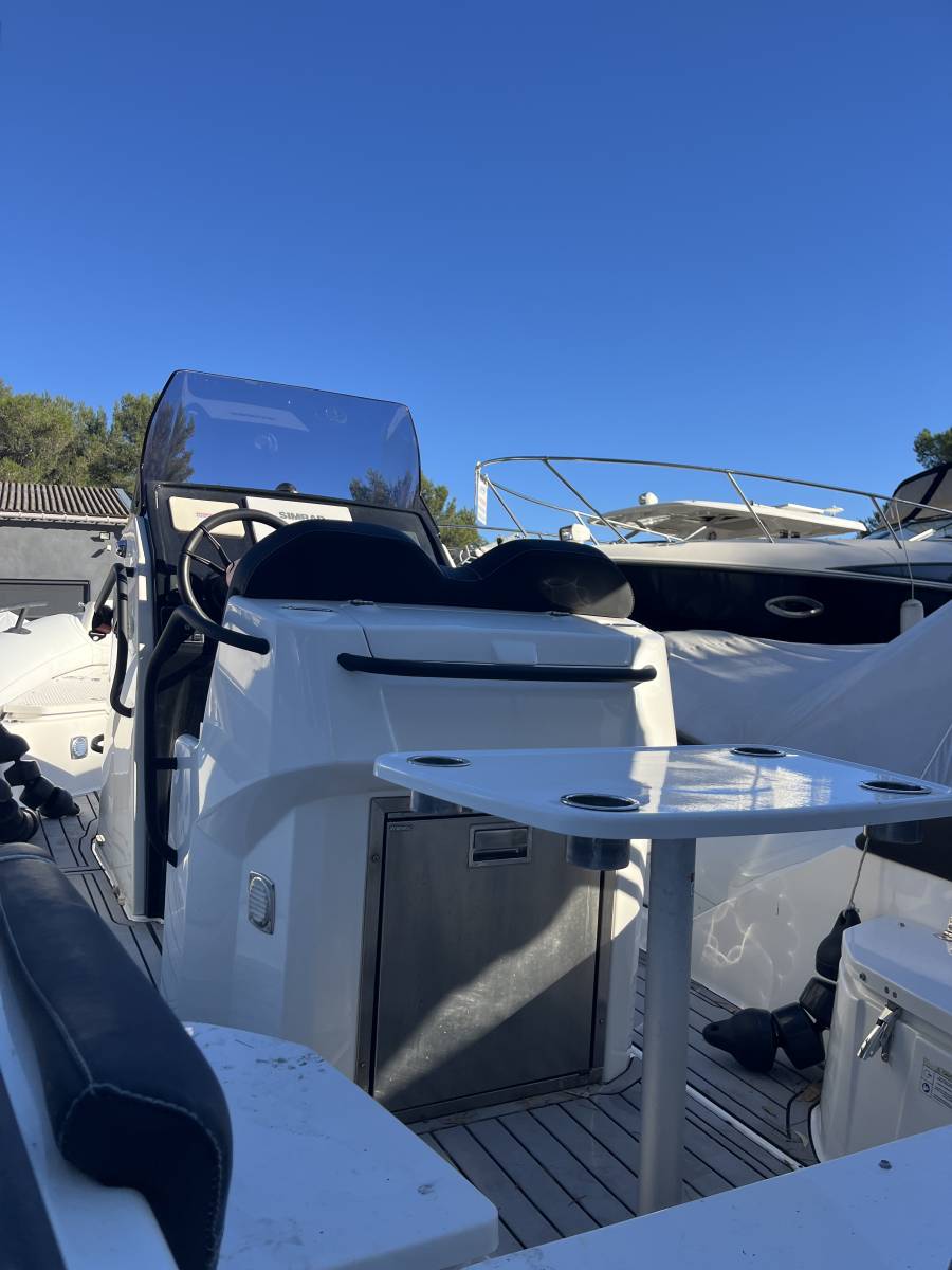 Vente semi rigide occasion Grand Golden Line G750 équipé d'un moteur Honda 250 Cv à La Londe les Maures