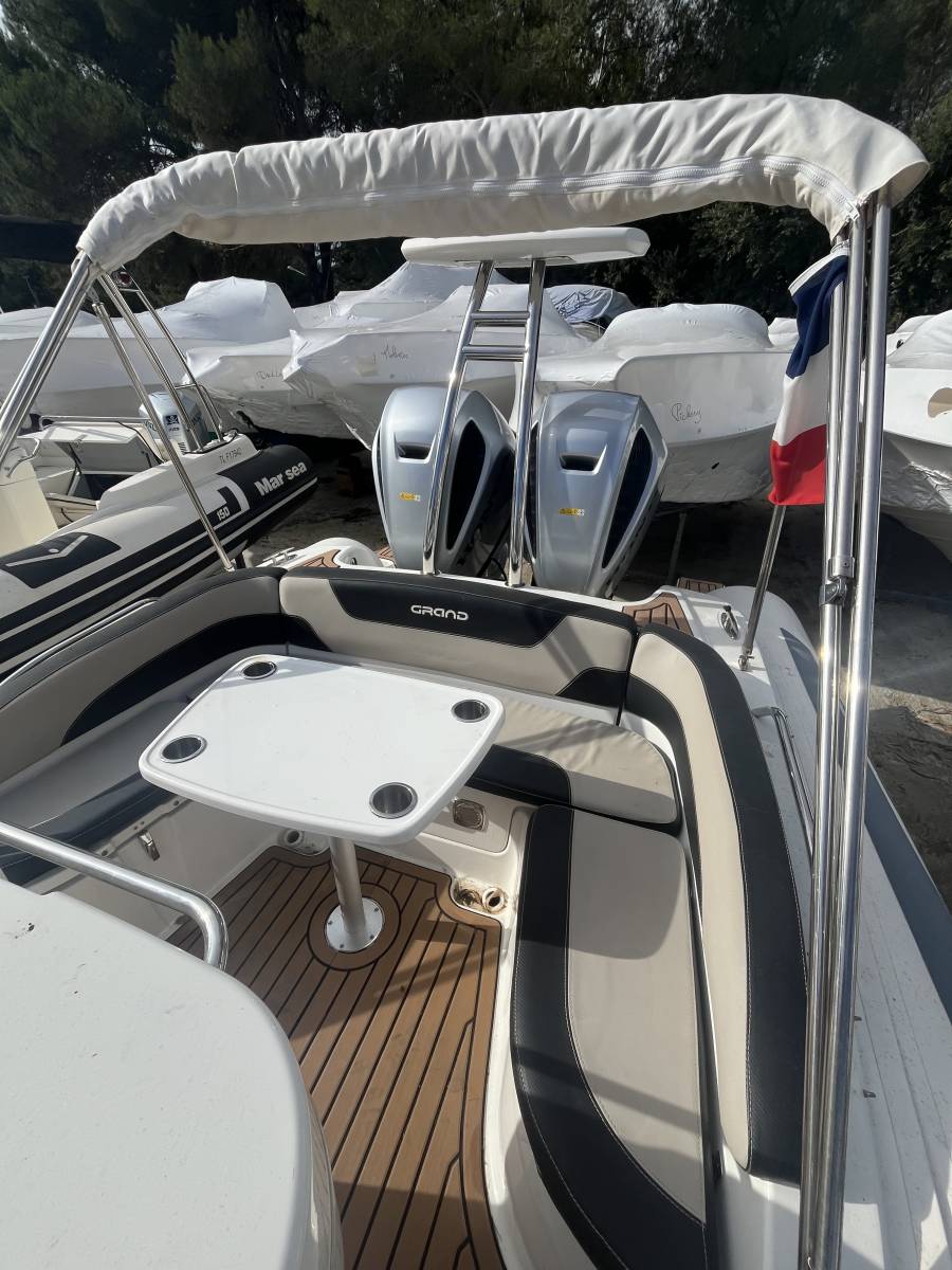 Vente semi rigide occasion Grand Golden Line G850 équipé de 2 moteurs Honda 200 Cv à La Londe les Maures