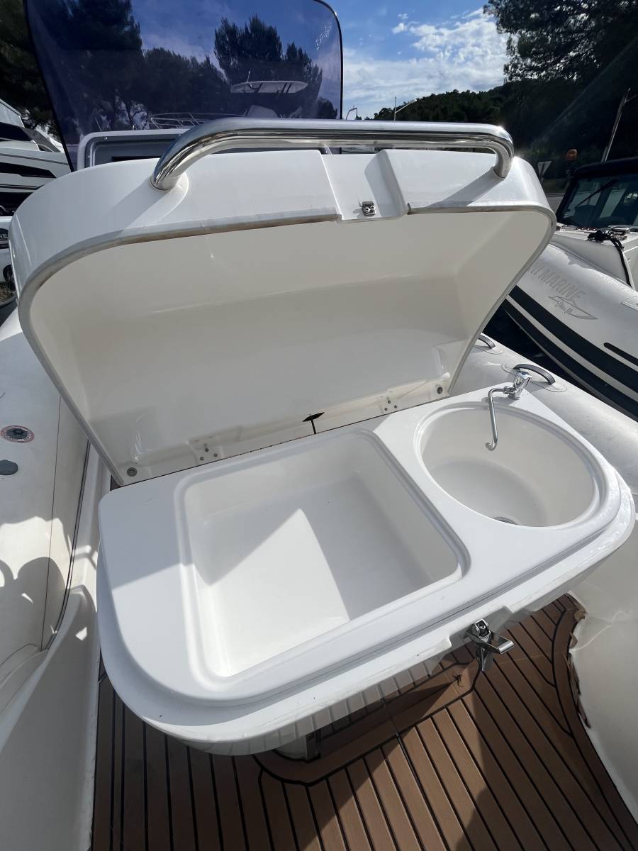 Vente semi rigide occasion Grand Golden Line G850 équipé de 2 moteurs Honda 200 Cv à La Londe les Maures