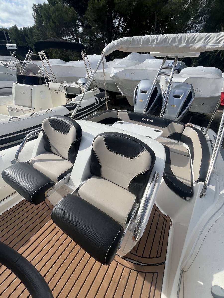 Vente semi rigide occasion Grand Golden Line G850 équipé de 2 moteurs Honda 200 Cv à La Londe les Maures