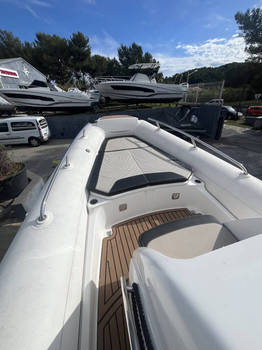 Vente semi rigide occasion Grand Golden Line G850 équipé de 2 moteurs Honda 200 Cv à La Londe les Maures