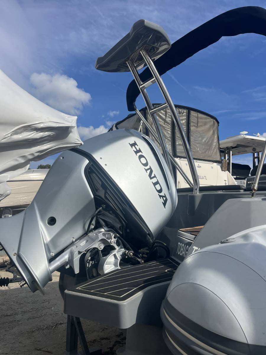 Vente semi rigide occasion Grand Golden Line G750 équipé d'un moteur Honda 250 Cv à La Londe les Maures