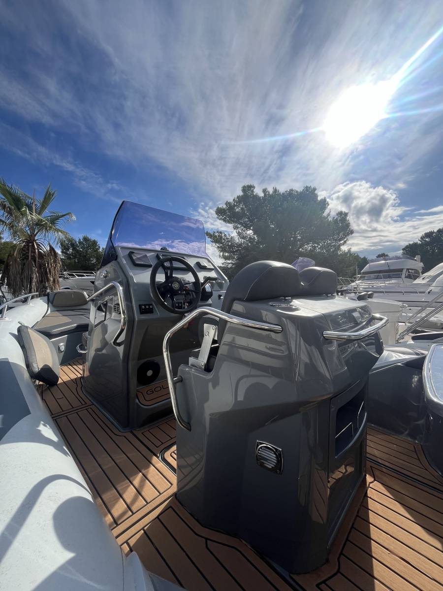 Vente semi rigide occasion Grand Golden Line G750 équipé d'un moteur Honda 250 Cv à La Londe les Maures