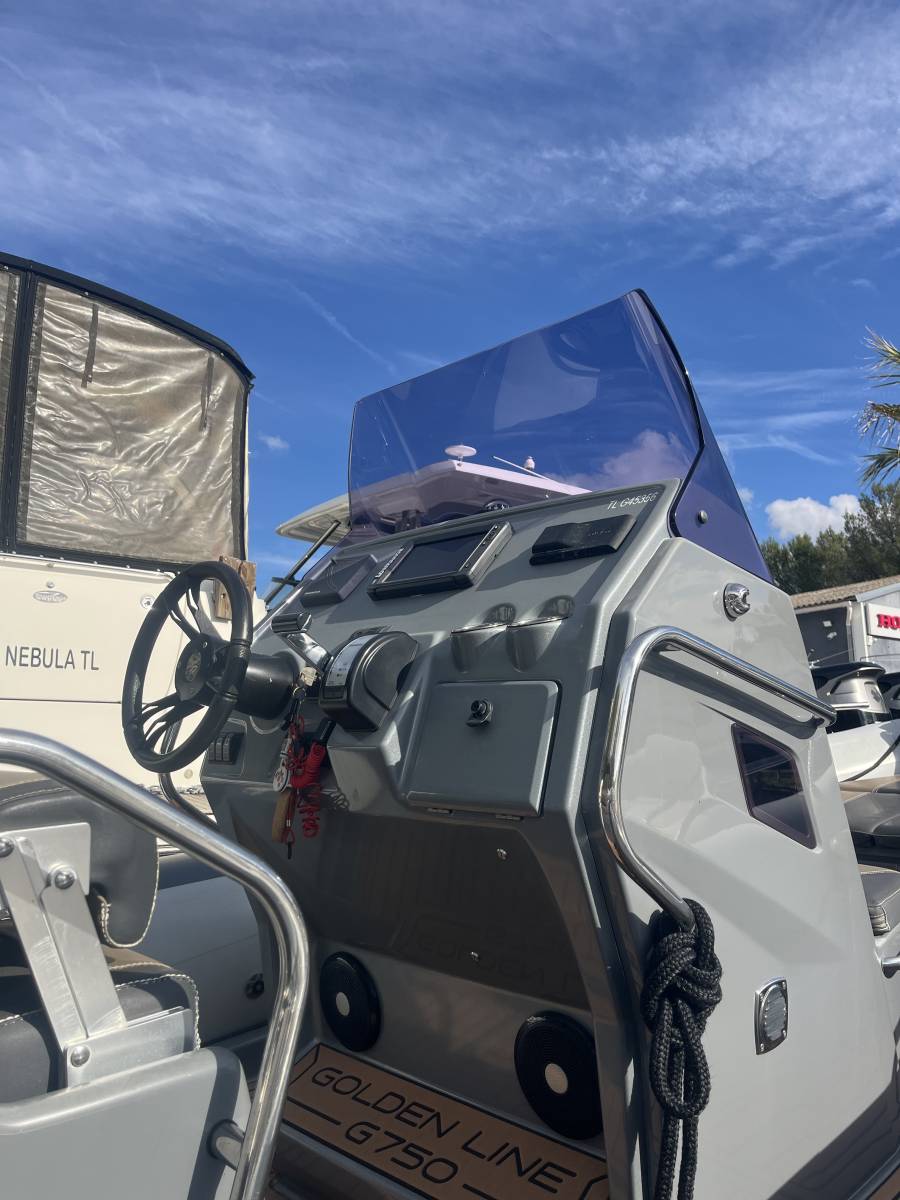 Vente semi rigide occasion Grand Golden Line G750 équipé d'un moteur Honda 250 Cv à La Londe les Maures